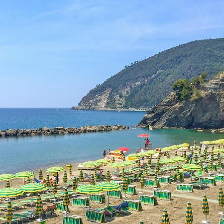 Amazing Apartment In Moneglia With House Sea View Екстериор снимка