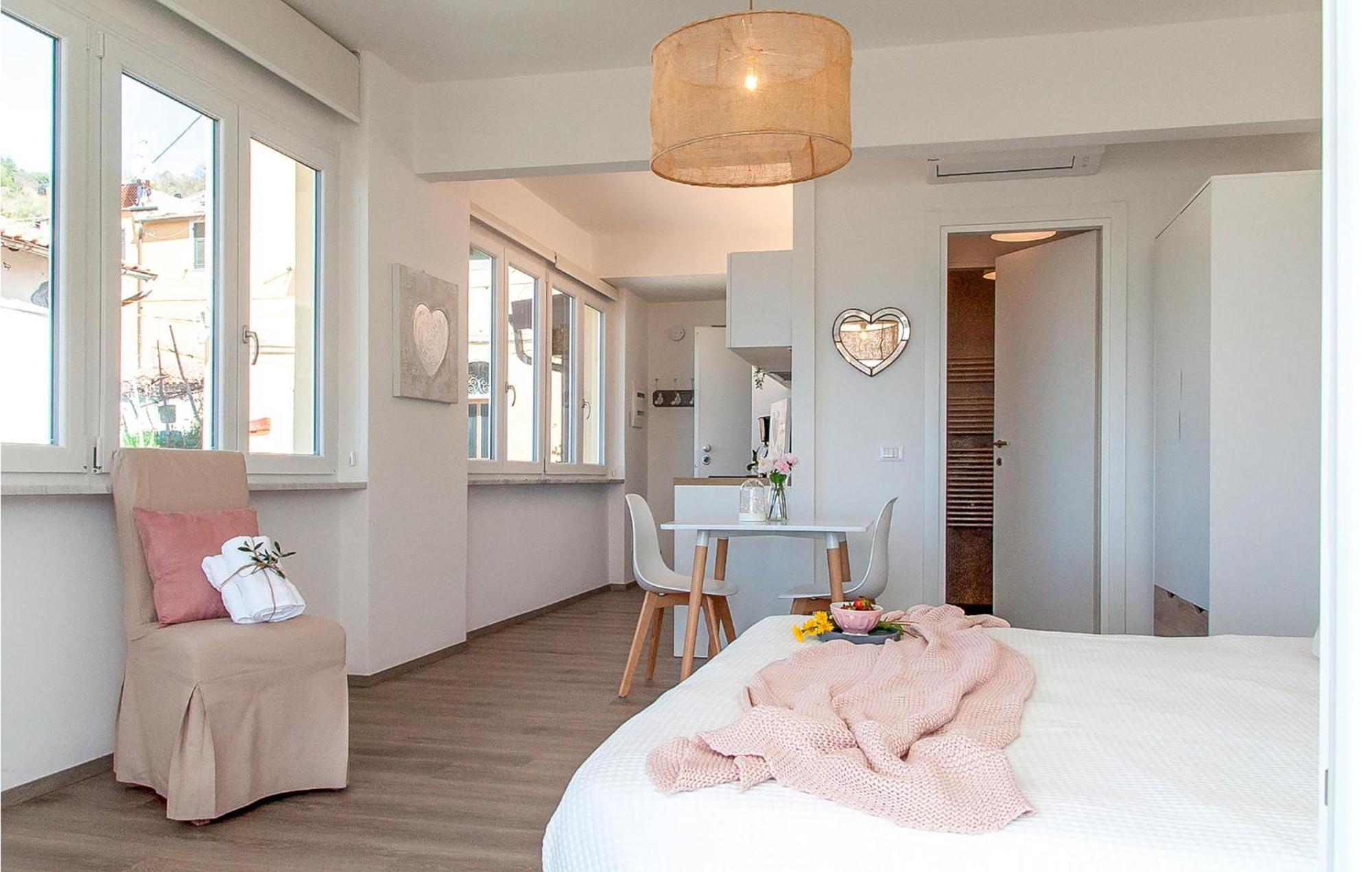 Amazing Apartment In Moneglia With House Sea View Екстериор снимка