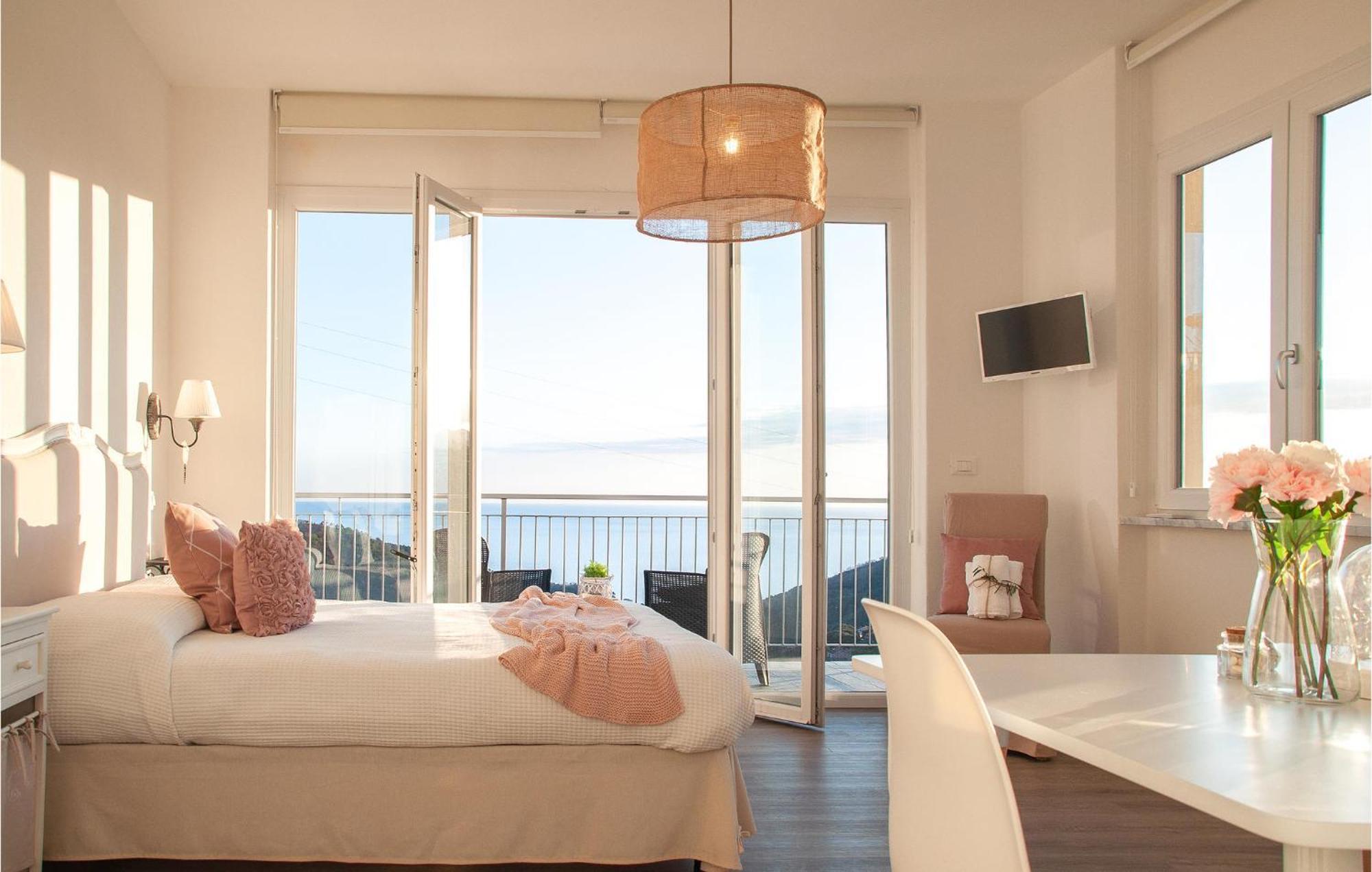 Amazing Apartment In Moneglia With House Sea View Екстериор снимка