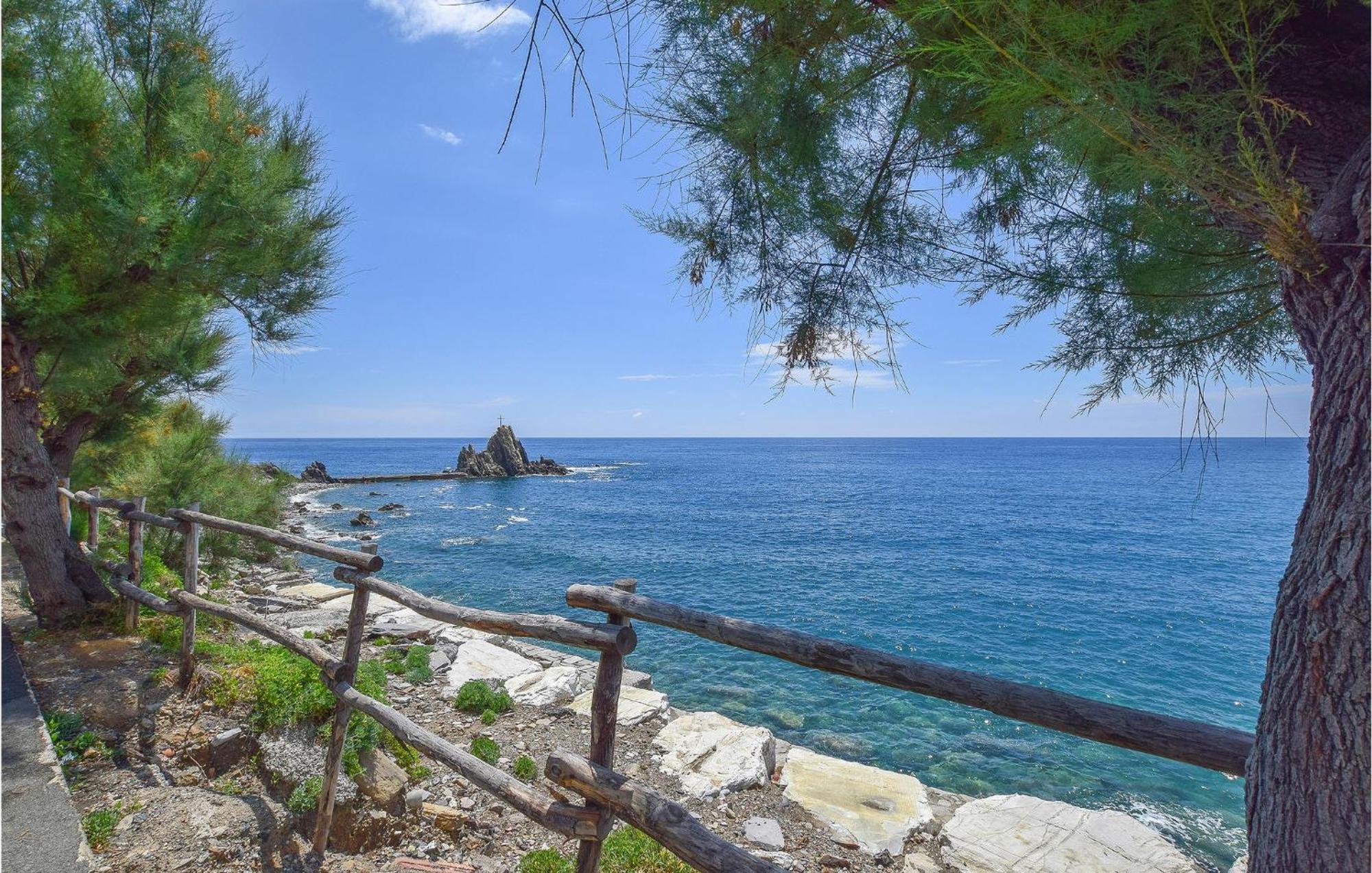 Amazing Apartment In Moneglia With House Sea View Екстериор снимка